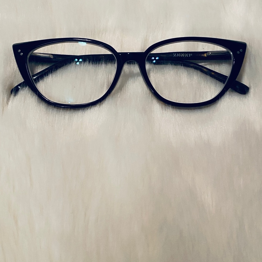 Cat eye eyeglasses